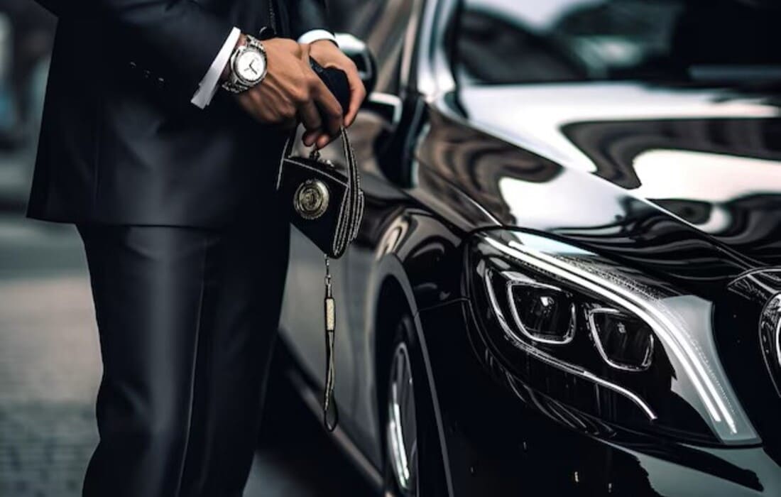 noleggio lungo termine auto lusso uomo elegante