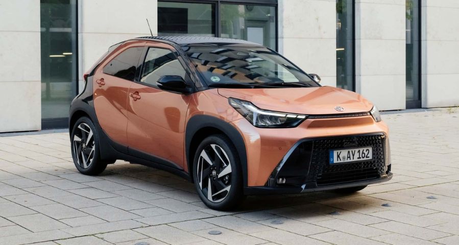 nuova toyota aygo x ibrida​ laterale