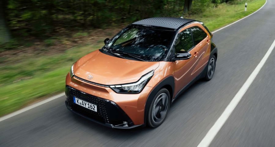 nuova toyota aygo x ibrida​ tetto