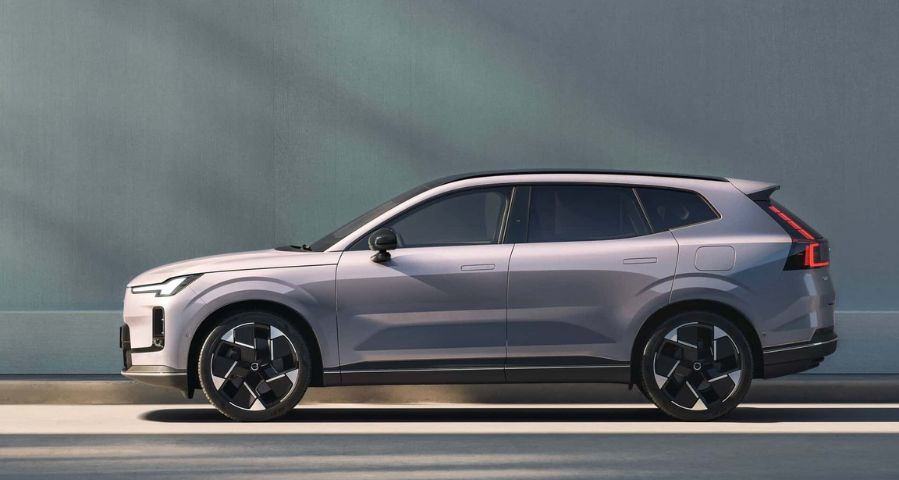 nuova volvo xc70​ laterale
